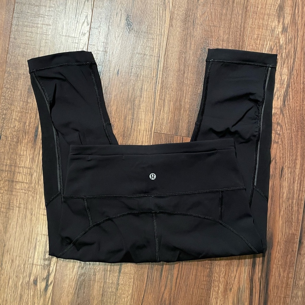 LULULEMON ATHLETIC LEGGINGS WITH MESH
